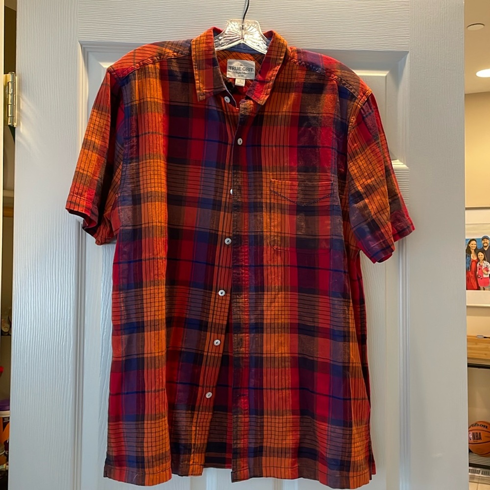 True Grit men’s medium short sleeve button up.